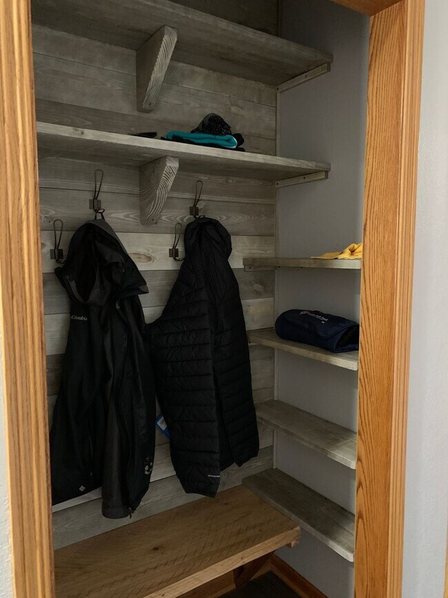 Building Photo - Executive 3 Bedroom Home