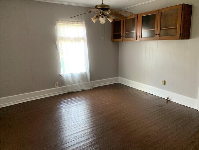 Building Photo - 416 Shaw St