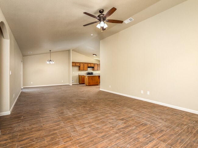 Building Photo - 1010 W Goshen Ave