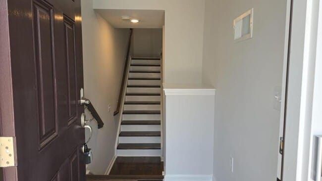 Building Photo - 652 Gimari Dr