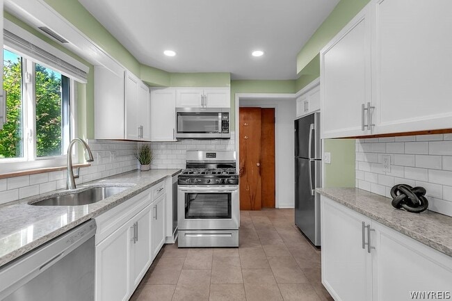 Building Photo - 69 Berryman Dr