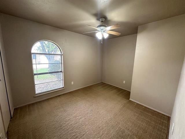 Building Photo - 523 Windsor Dr