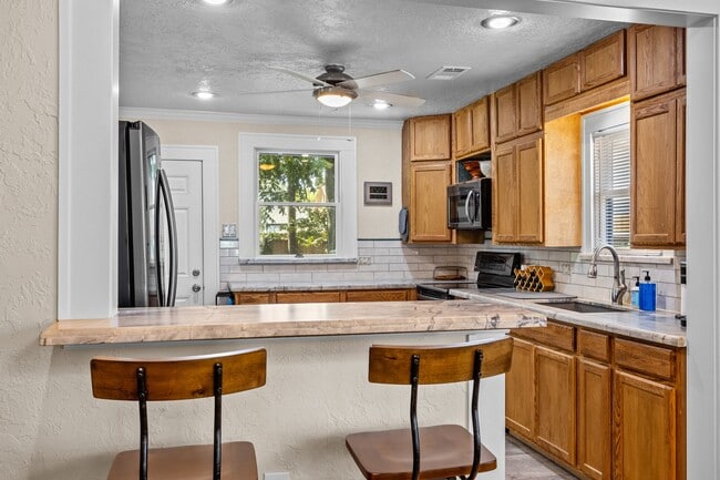 Building Photo - 1526 Lawson St