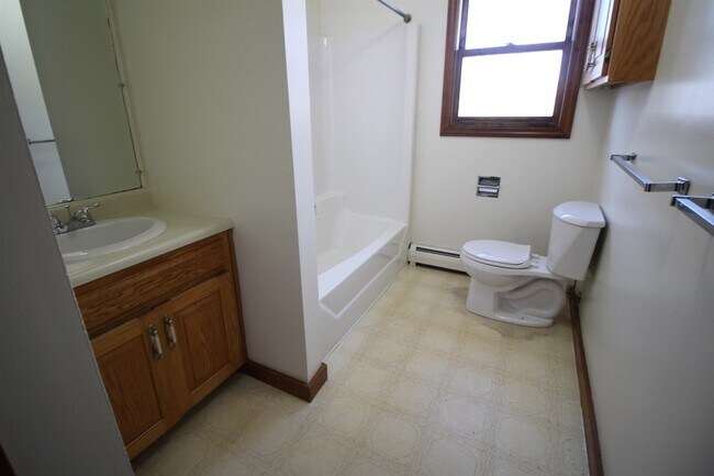 Building Photo - 76 Franklin St