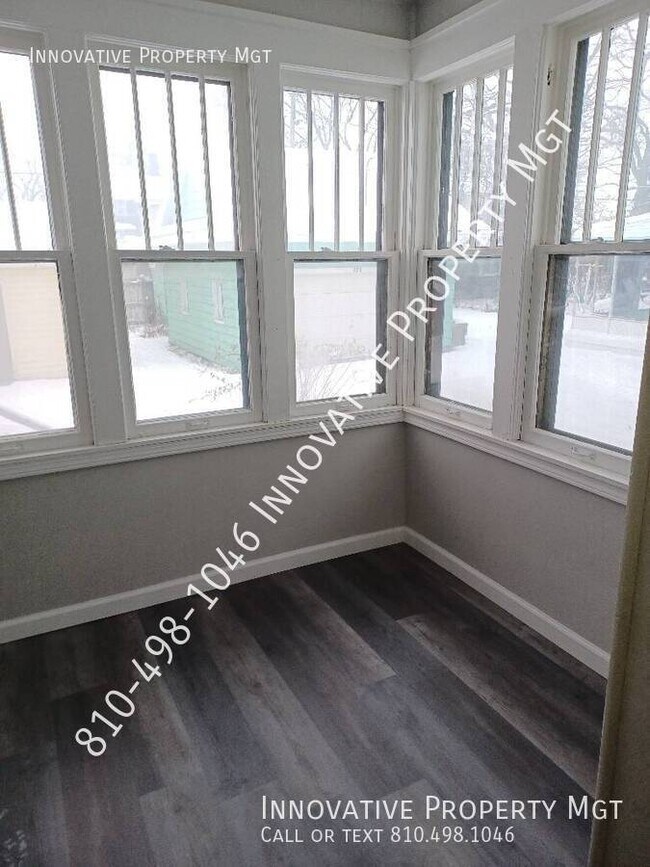 Building Photo - 842 E 9th St