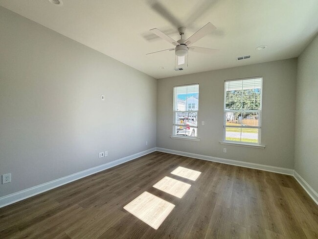 Building Photo - Available now. Beautiful 3 BR/2.5 BA New C...