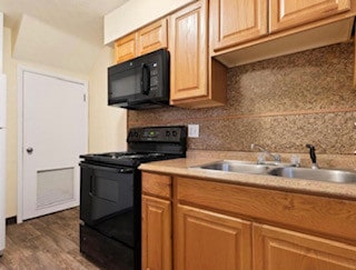 Building Photo - Eakin Place TownHomes