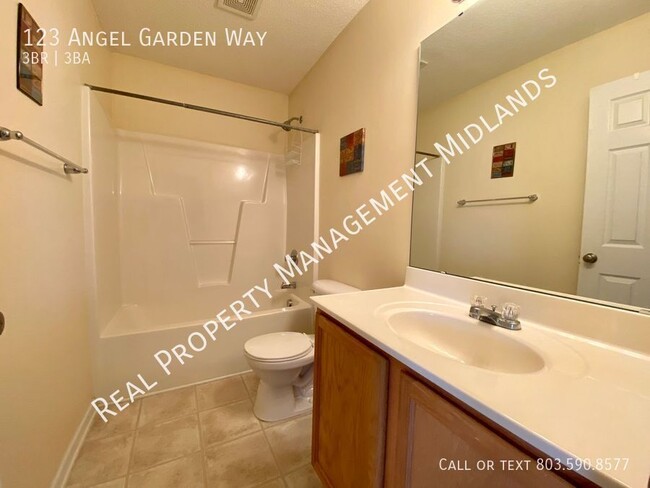 Building Photo - Charming 3-Bedroom Home in Angel Garden Su...