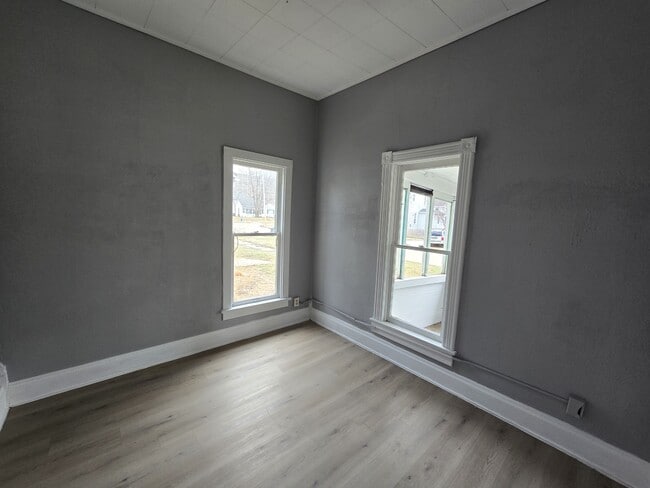 Building Photo - 714 W 1st St