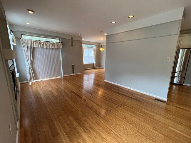 Building Photo - 202 Dresher Woods Dr