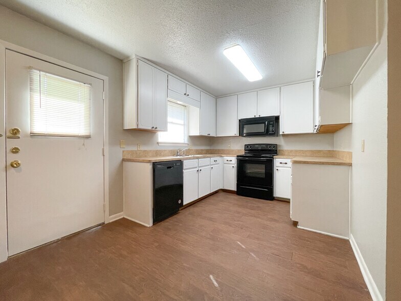 Building Photo - 3122 McFerrin Ave