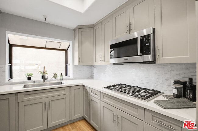 Building Photo - 8642 Gregory Wy