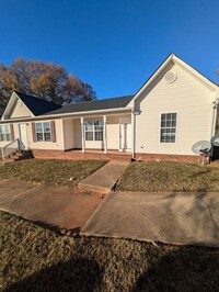 Building Photo - 2BD/1BA Unit at The Squires in Newton, NC