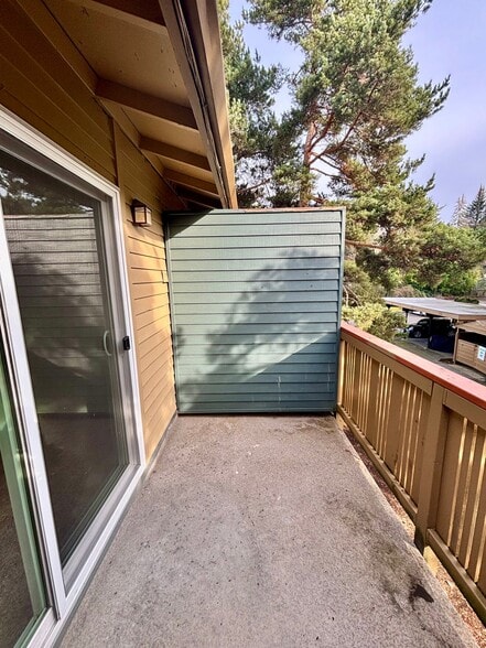 Building Photo - 3950 SW 102nd Ave