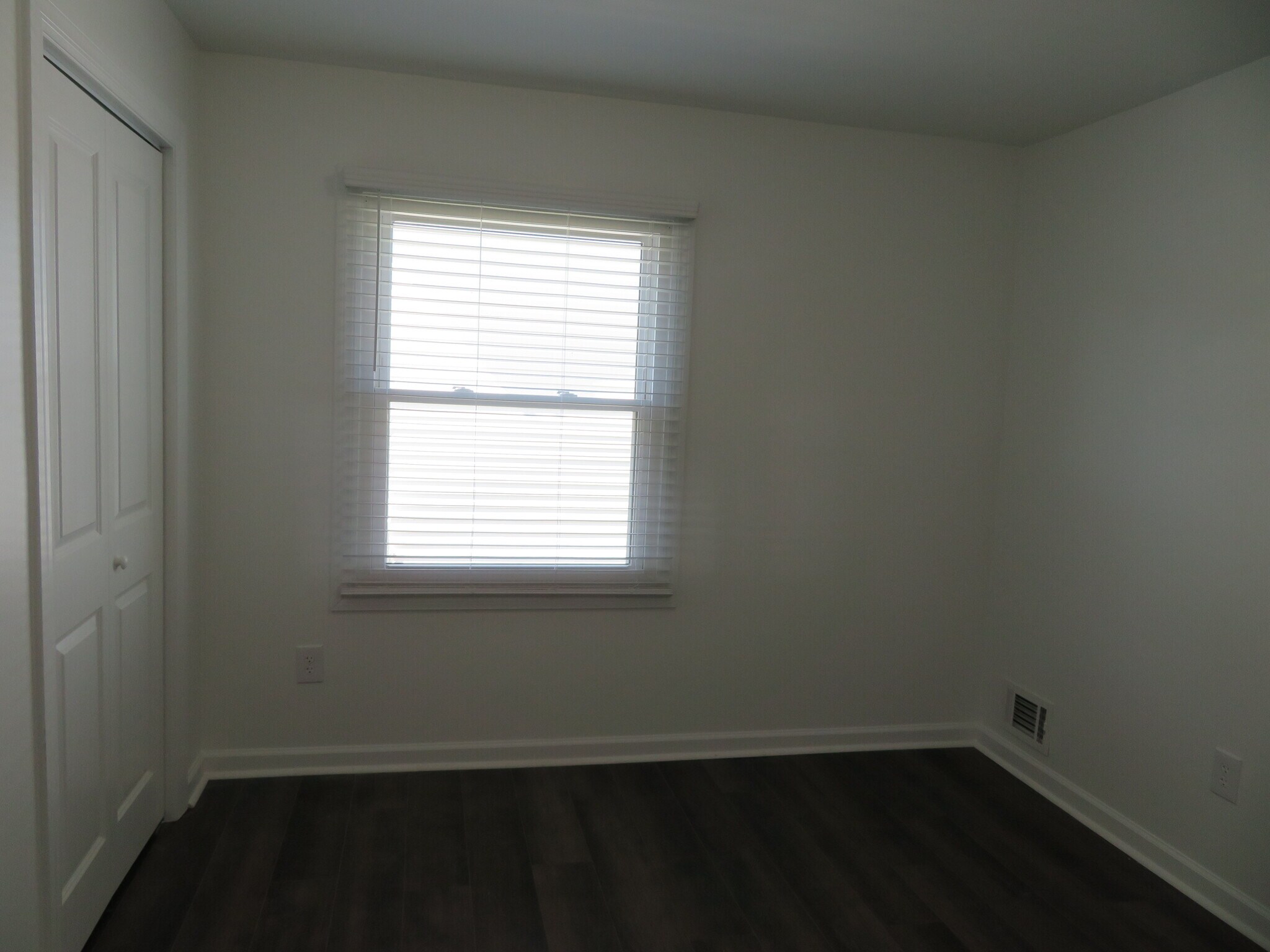 Building Photo - 7895 Pavilion Dr