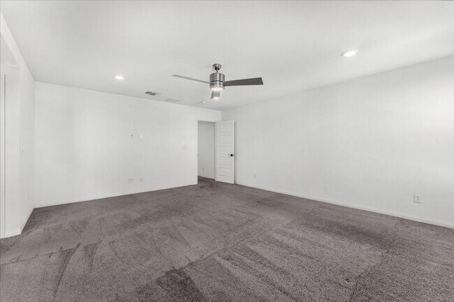 Building Photo - Gorgeous Five Bedroom in the SW! Solar panels!