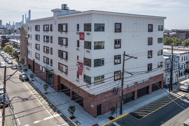 Building Photo - 6122 Hudson Ave