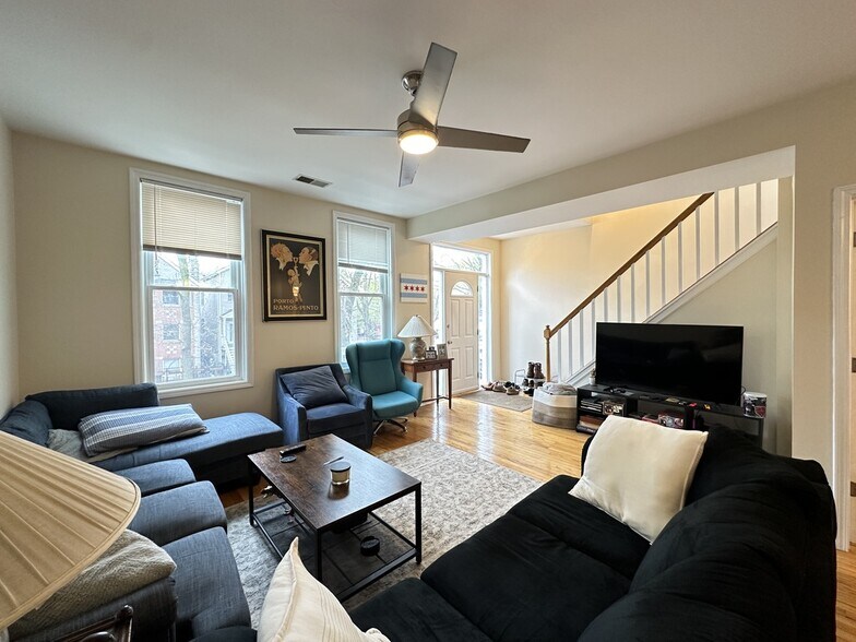 Building Photo - 1738 W Nelson St