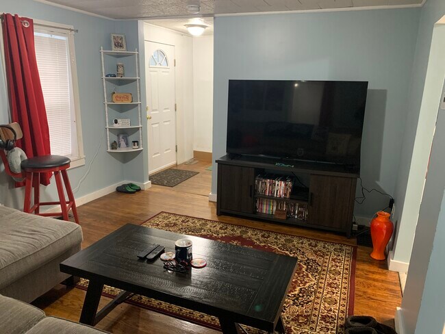 Building Photo - 25 Main St