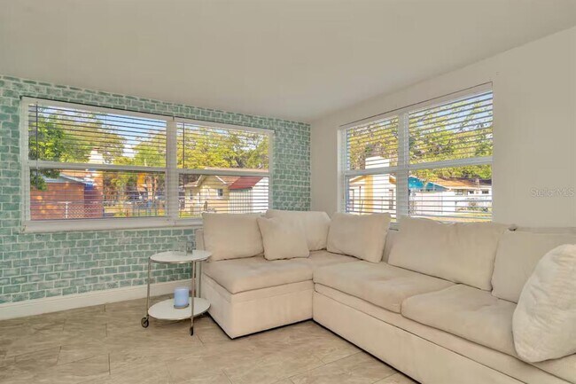 Building Photo - 8937 Catalina Dr