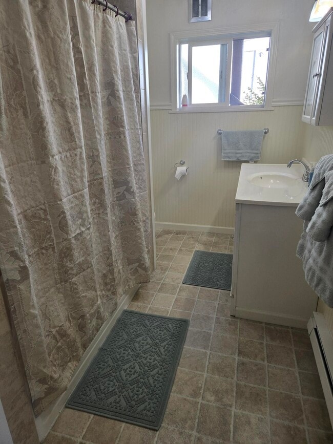 Building Photo - R and B Properties