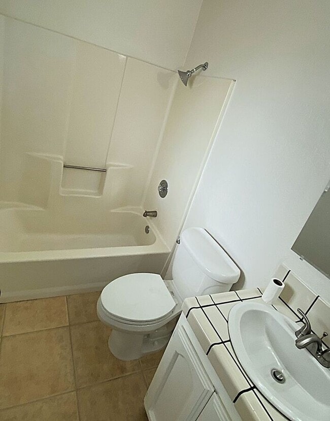 Building Photo - Remodeled Apple Valley 2Bd, 2Ba Apartment