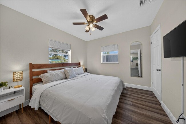 Building Photo - 540 NE 59th Ct