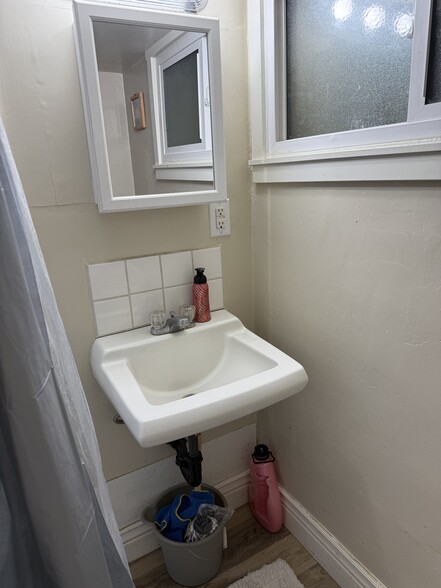 Building Photo - 3621 Orchard Ave