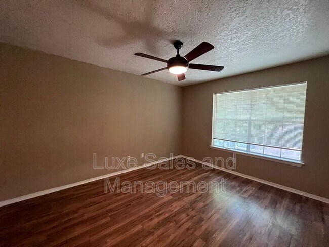 Building Photo - 3200 W Britton Rd
