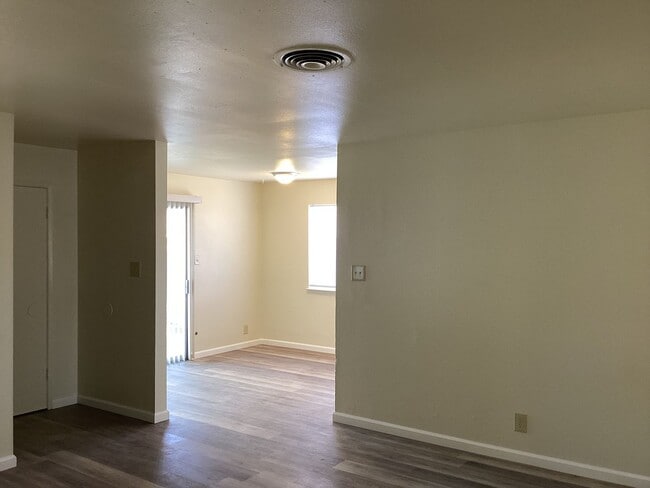 Building Photo - 1414 W Vassar Ave