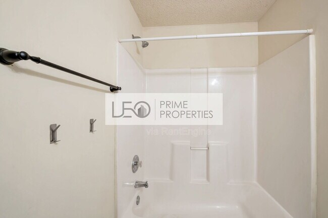 Building Photo - 950 Parkway Rd