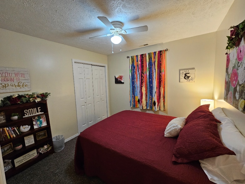 Building Photo - 2124 W Jackson St