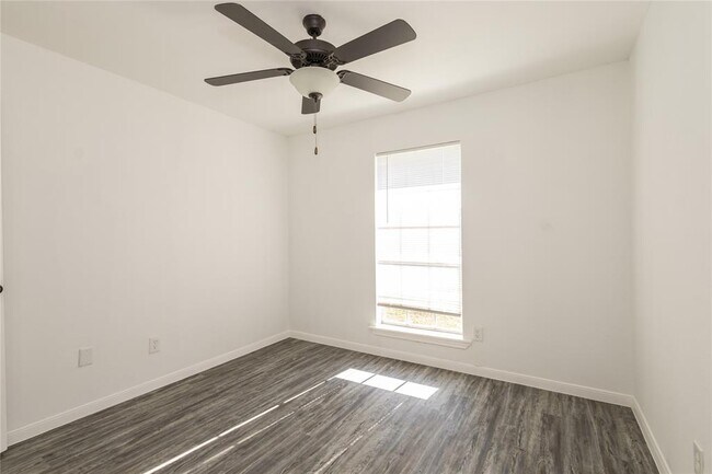 Building Photo - 5720 Meadowview Rd