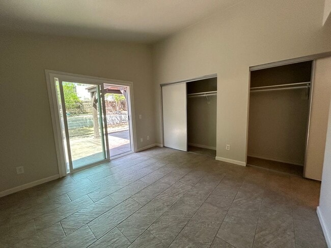 Building Photo - Paseo Del Sol