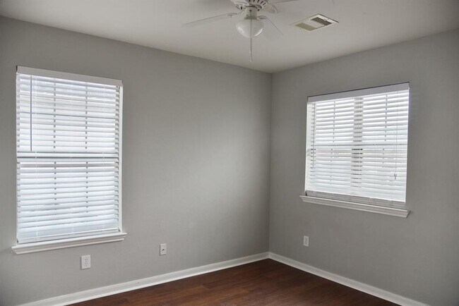 Building Photo - 16016 Summerville Lake Dr