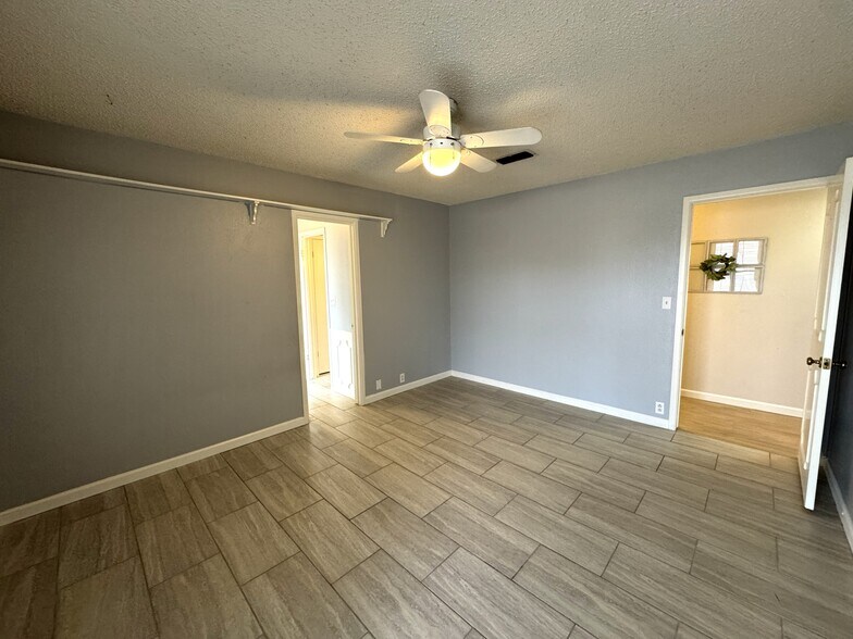 Building Photo - 2405 Stutz Plz