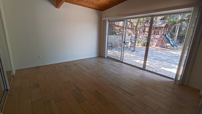 Building Photo - Large 6 Bedroom House Near SDSU! Large Bac...