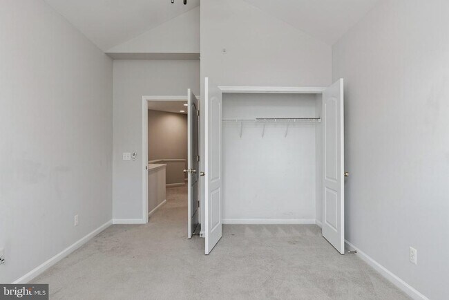 Building Photo - 13960 Greendale Dr