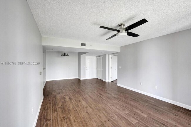 Building Photo - 520 SE 5 Ave