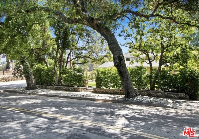 Building Photo - 130 S Arroyo Blvd