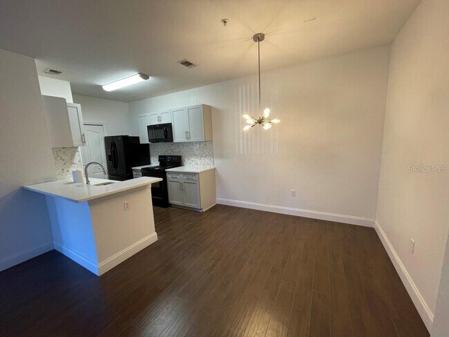 Building Photo - 5821 Legacy Crescent Pl