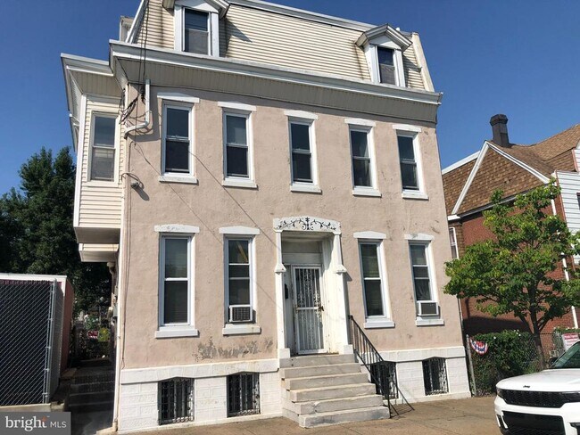 Primary Photo - 2666 Bridge St