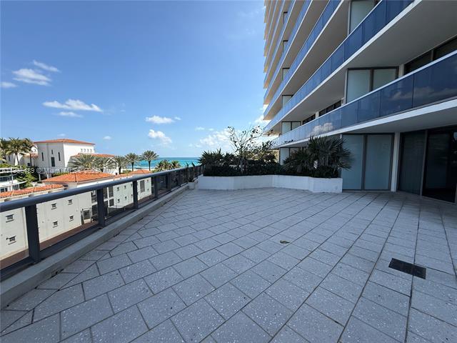 Building Photo - 5875 Collins Ave