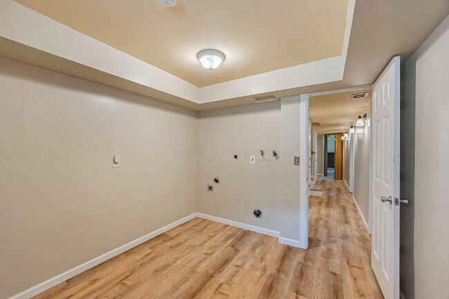 Building Photo - Five-bedroom in Kent, Scenic Hill Neighbor...