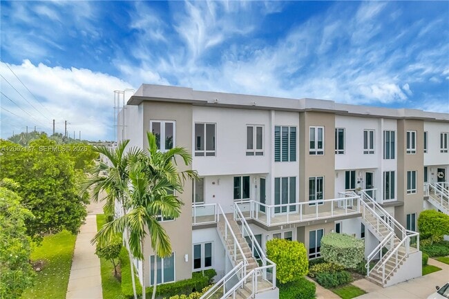 Building Photo - 6310 NW 103rd Pl