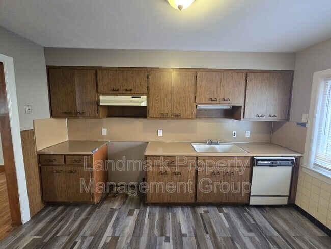 Building Photo - 9657 Outer Dr E