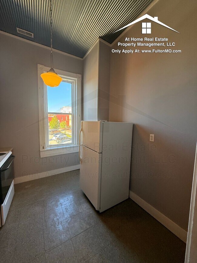 Building Photo - 504 Nichols St