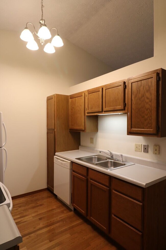 Building Photo - Two Master Suites and Two Bathroom Home