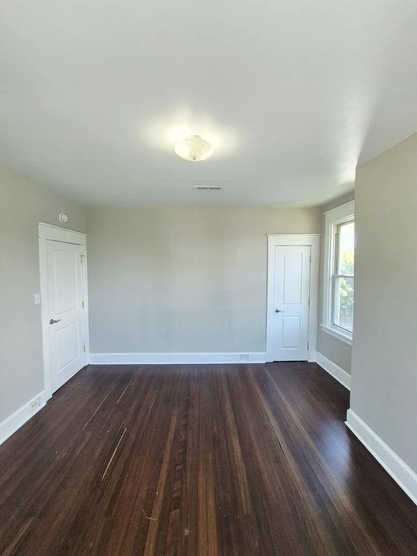 Building Photo - 2113 Barton Ave