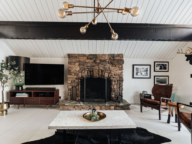 Building Photo - *Furnished 2 Bedroom 2 Bath Home in Big Be...
